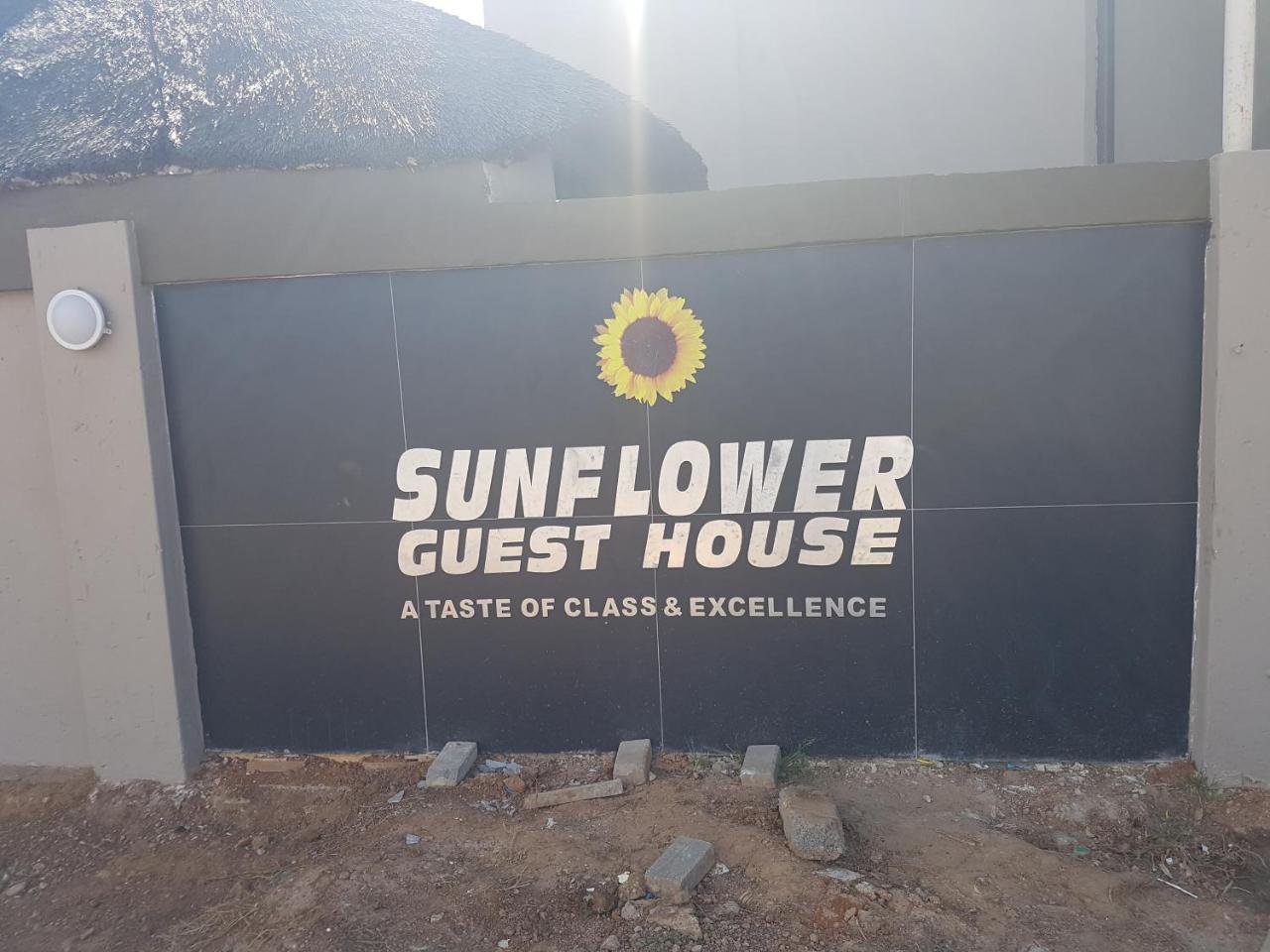 Sunflower Guesthouse & Spa Vanderbijlpark Exterior photo